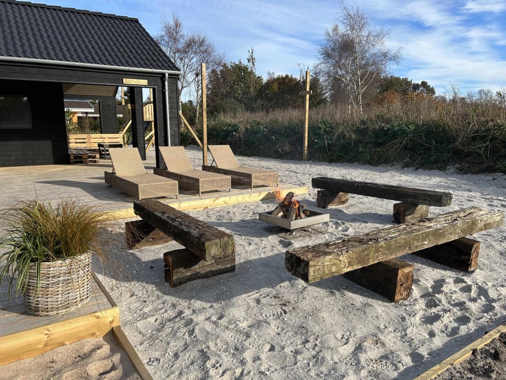 Ud over de mange timer, man kan bruge i husets pool-afdeling, så byder luksushus 628 også på mange udendørs aktiviteter