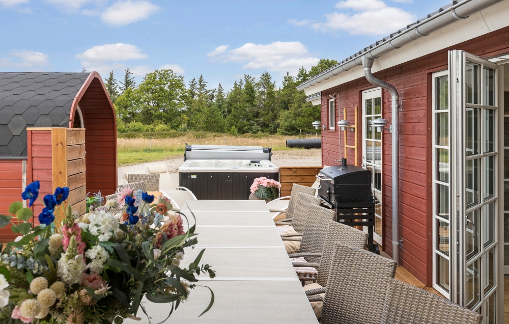 Luksushus nr. 629 har en dejlig terrasse med gode havemøbler til 20 personer.