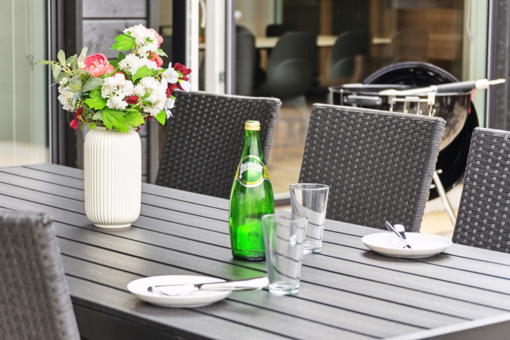 Luksushus nr. 631 har en dejlig terrasse med gode havemøbler til 18 personer.