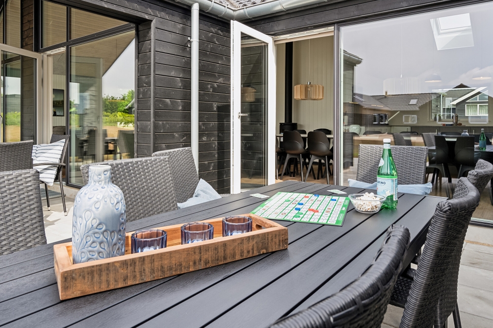 Nyd en grillaften på terrassen i luksushus nr. 632 i Sydjylland