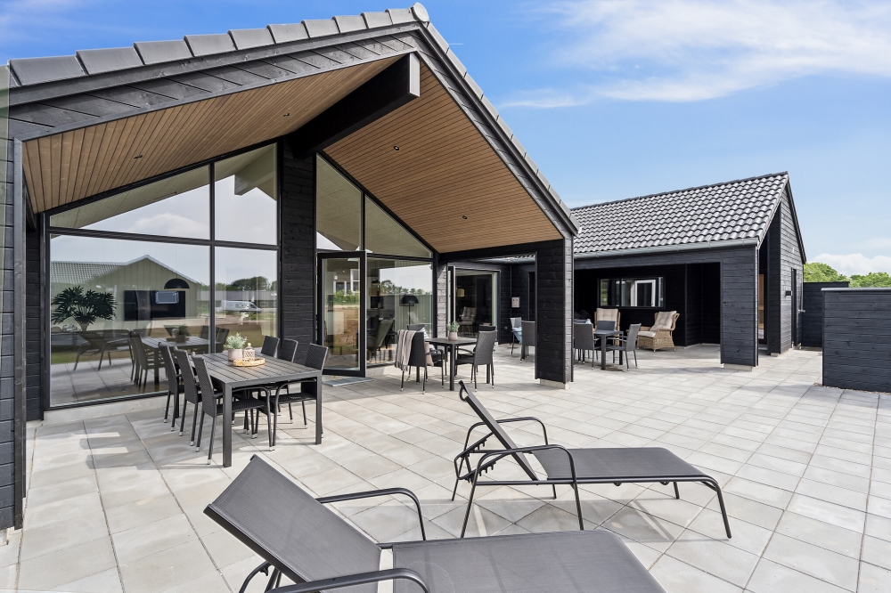 Stor terrasse ved luksushus nr. 632 i Sydjylland.