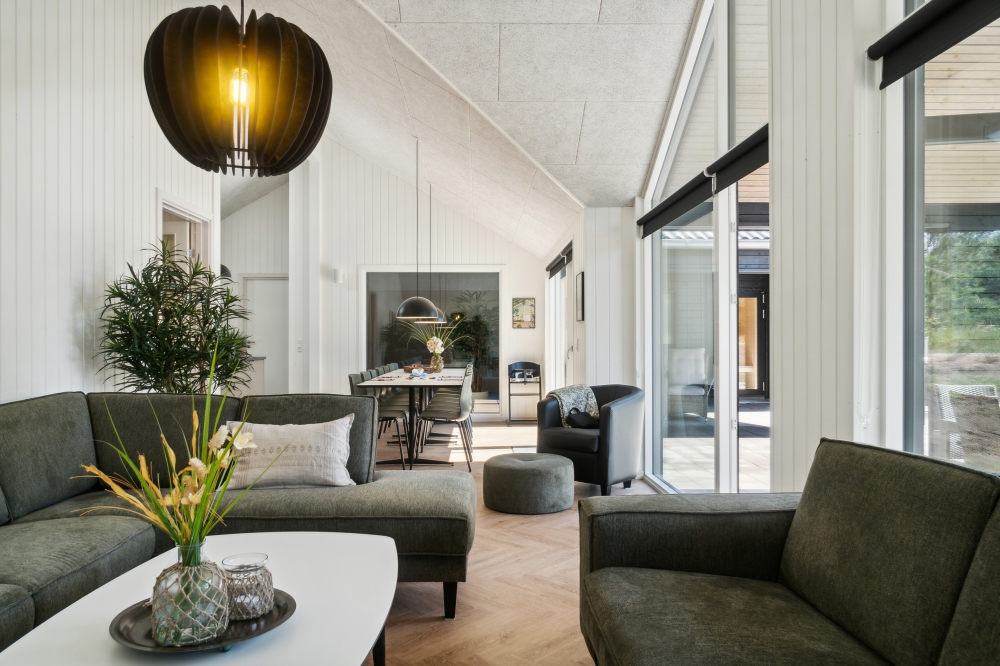 Sofaen i luksushus 640 i Østjylland indbyder til brætspil eller at se en film sammen.