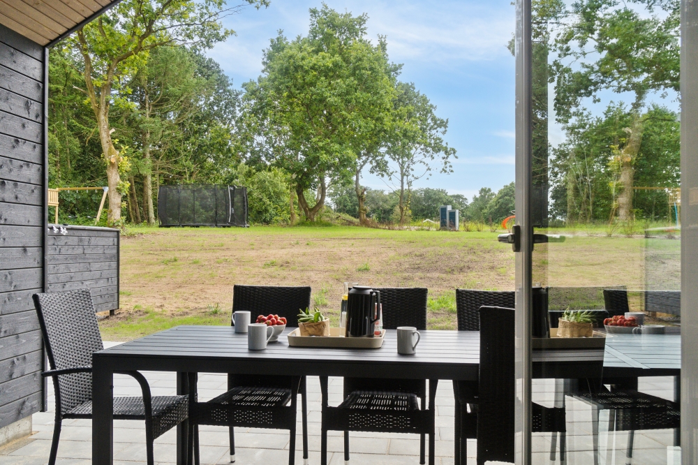 Nyd en grillaften på terrassen i luksushus nr. 640 i Østjylland