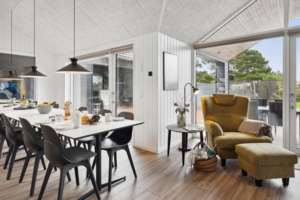 Det store lyse opholdrum i luksushus nr. 762 til 16.