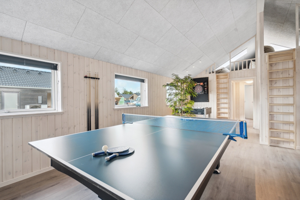 Ud over de mange timer, man kan bruge i husets pool-afdeling, så byder luksushus 763 også på billard/bordtennis og dart