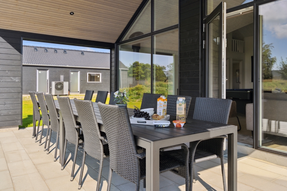 Nyd en grillaften på terrassen i luksushus nr. 763 i Tyskland