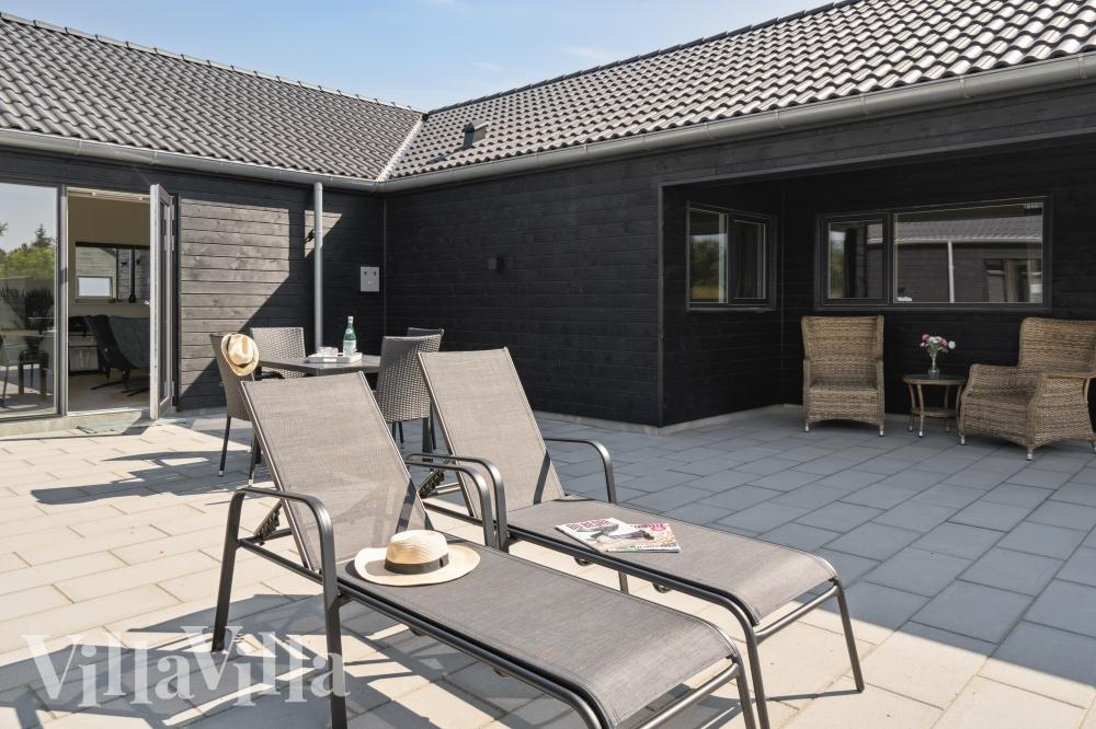 Luksushus nr. 765 har en dejlig terrasse med gode havemøbler til 16 personer.