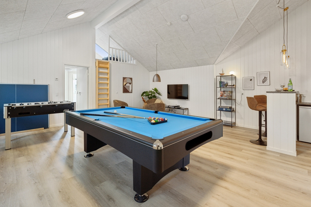Ud over de mange timer, man kan bruge i husets pool-afdeling, så byder luksushus 769 også på billard/bordtennis og dart
