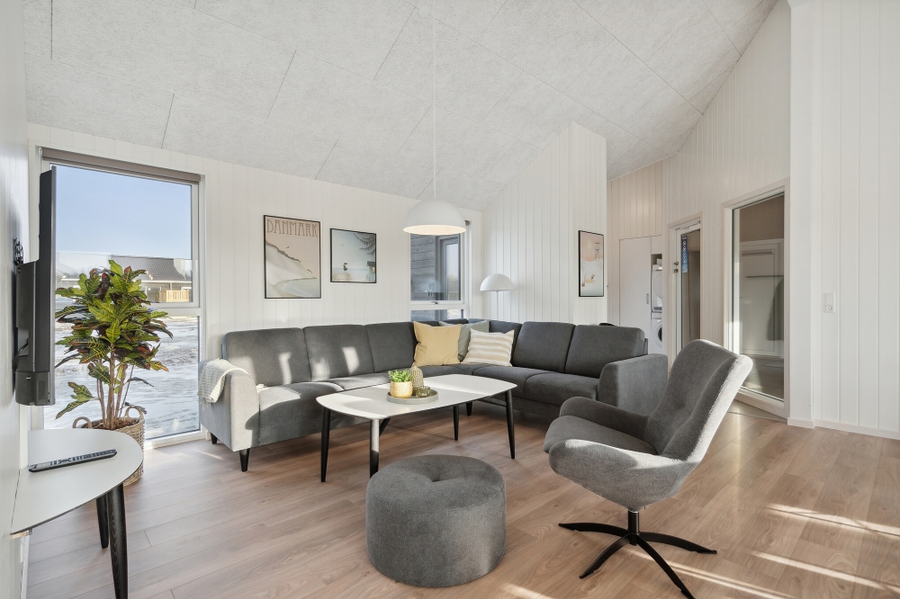 Sofaen i luksushus 653 i Vestjylland indbyder til brætspil eller at se en film sammen.