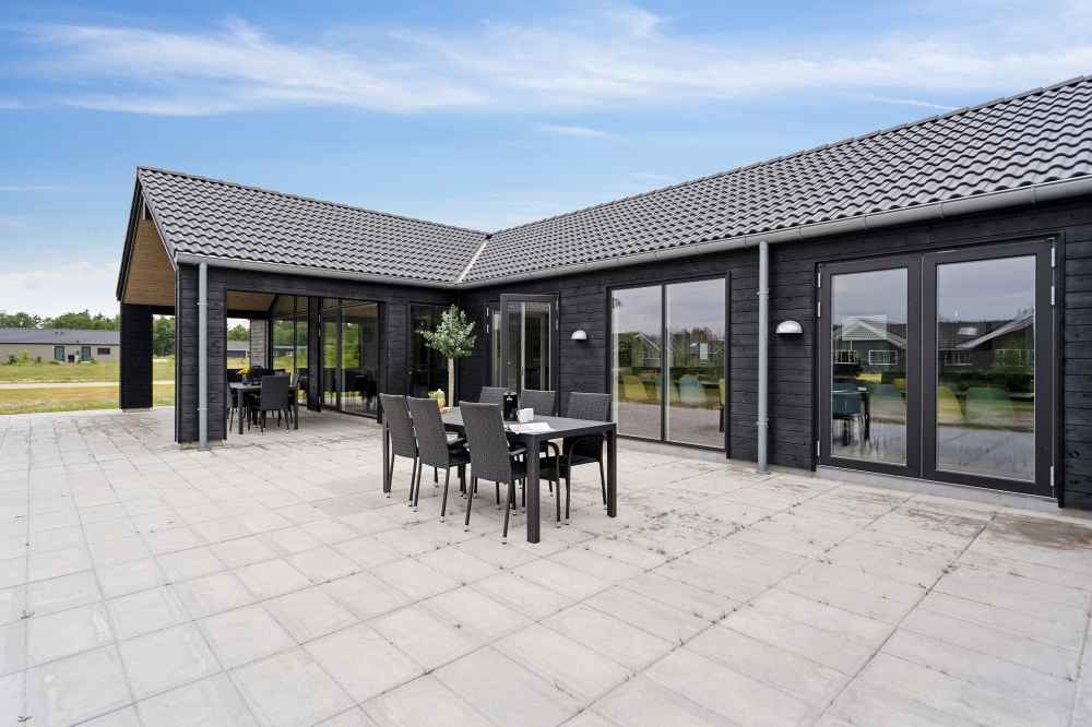 Luksushus nr. 653 har en dejlig terrasse med gode havemøbler til 22 personer.