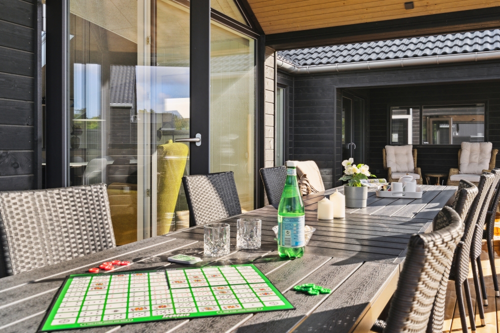 Luksushus nr. 655 har en dejlig terrasse med gode havemøbler til 14 personer.