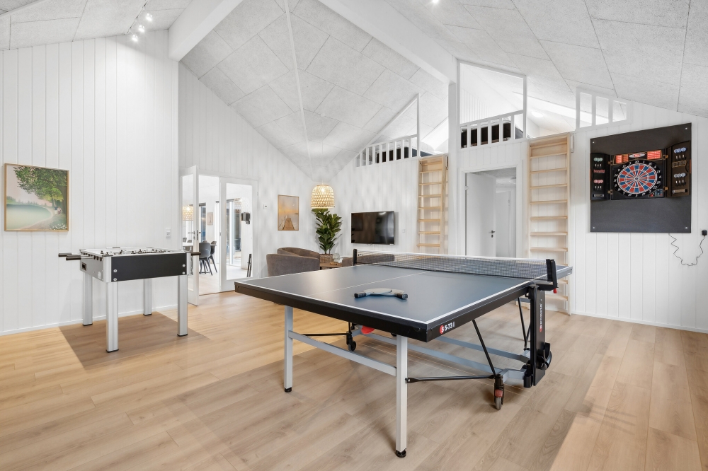 Ud over de mange timer, man kan bruge i husets pool-afdeling, så byder luksushus 657 også på billard/bordtennis og dart