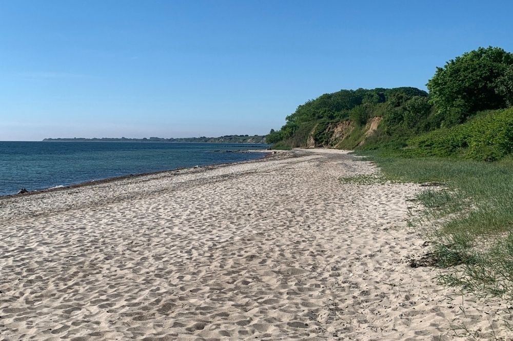 Stranden nær luksushus nr. 657 i Sydjylland indbyder til en gåtur.