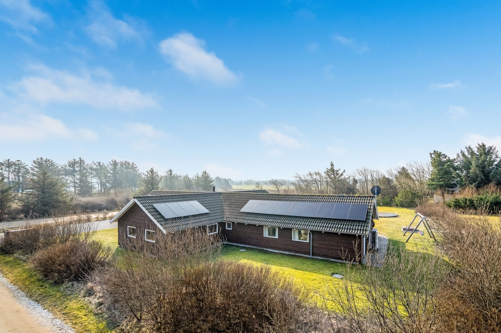 Dette skønne poolhus nr. 236 med plads til 14 personer ligger i Nordjylland