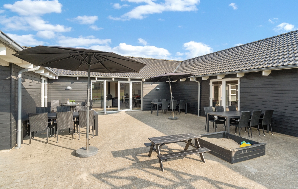 Luksushus nr. 194 har en dejlig terrasse med gode havemøbler til 20 personer.