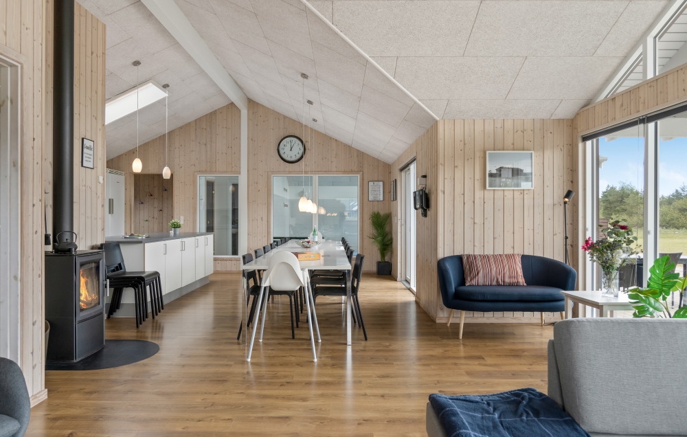 Opholdsrum med plads til 18 i luksushus nr. 304.