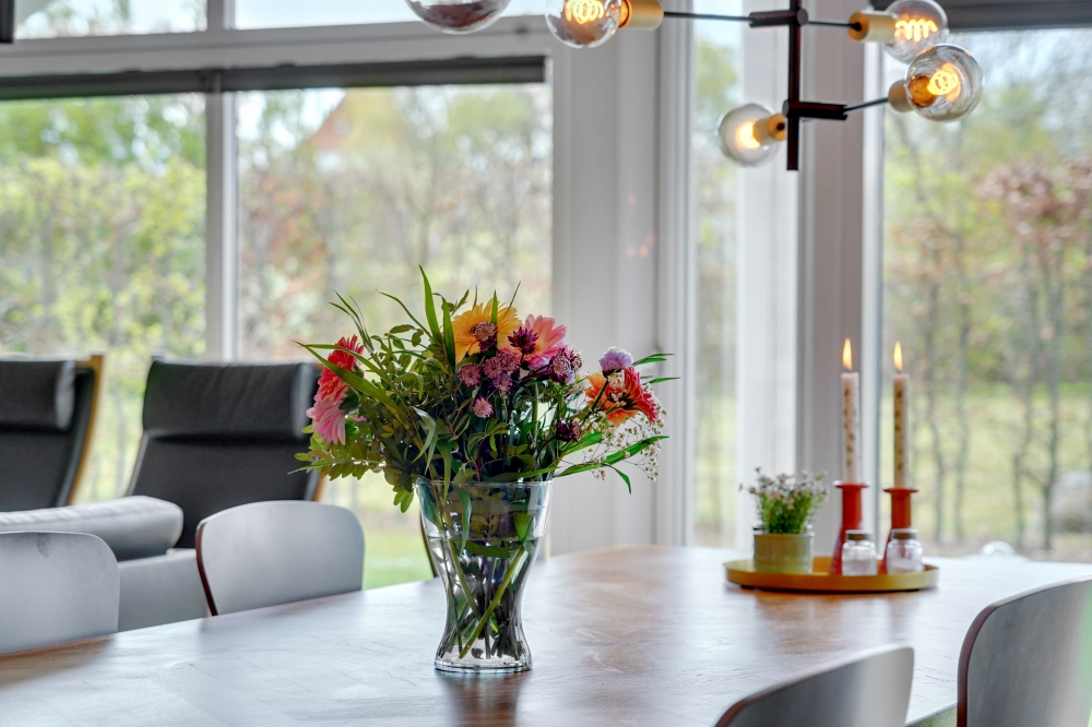Det store lyse opholdrum i luksushus nr. 264 til 14.
