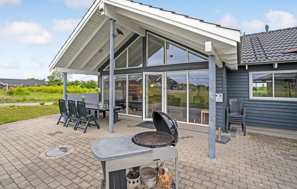 Luksushus nr. 271 har en dejlig terrasse med gode havemøbler til 14 personer.