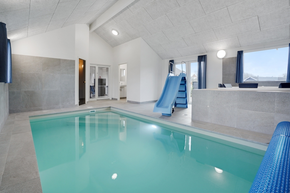 Den lækre pool i luksushuse nr. 234 til 18 personer