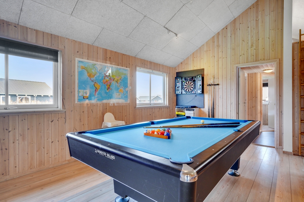 Ud over de mange timer, man kan bruge i husets pool-afdeling, så byder luksushus 260 også på billard/bordtennis og dart