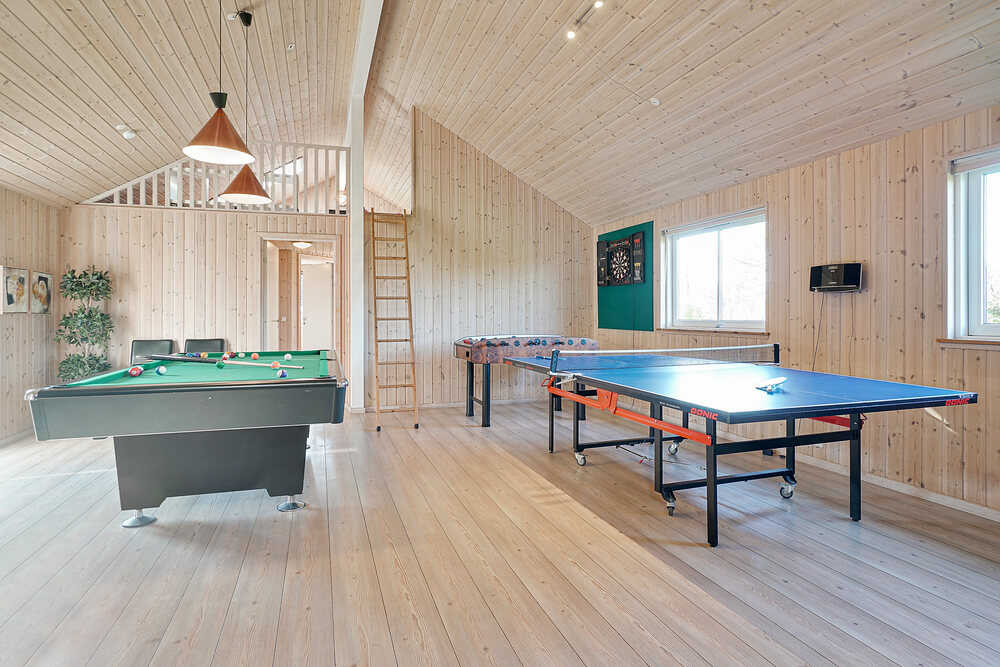 Dyst i sommerhusets aktivitetsrum, når I besøger luksushus nr. 237 i Sydjylland.