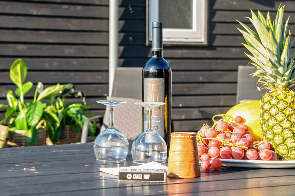 Nyd en grillaften på terrassen i luksushus nr. 237 i Sydjylland