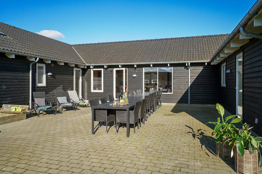 Luksushus nr. 237 har en dejlig terrasse med gode havemøbler til 20 personer.