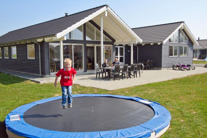 Dette dejlige og velindrettede poolhus ligger ved Kegnæs Strand på Sydals\' sydkyst
