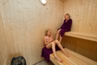 Efter svømmeturen kan der slappes af i husets sauna