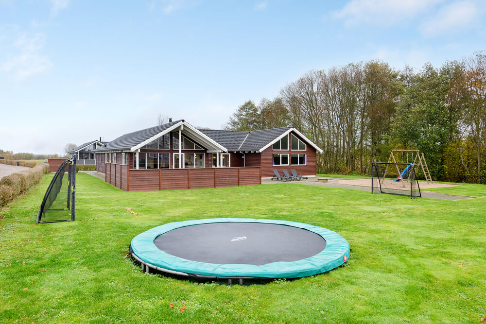 Ud over de mange timer, man kan bruge i husets pool-afdeling, så byder luksushus 280 også på mange udendørs aktiviteter