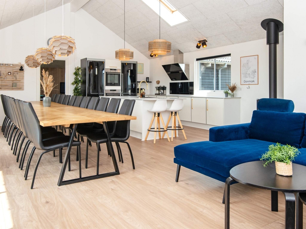 Det store lyse opholdrum i luksushus nr. 293 til 22.