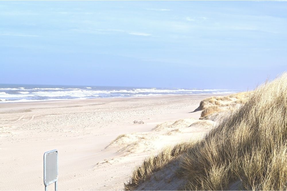 Den dejlige strand nær luksushus 135 ved Vestjylland.