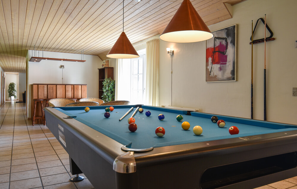 Der kan dystes i både billard, bordtennis, airhockey, dart, fodboldspil og Playstation 2