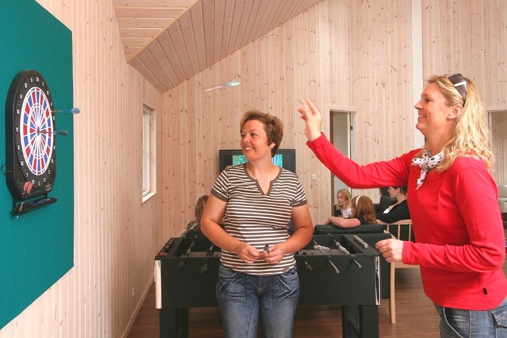 Dyst i sommerhusets aktivitetsrum, når I besøger luksushus nr. 168 i Vestjylland.