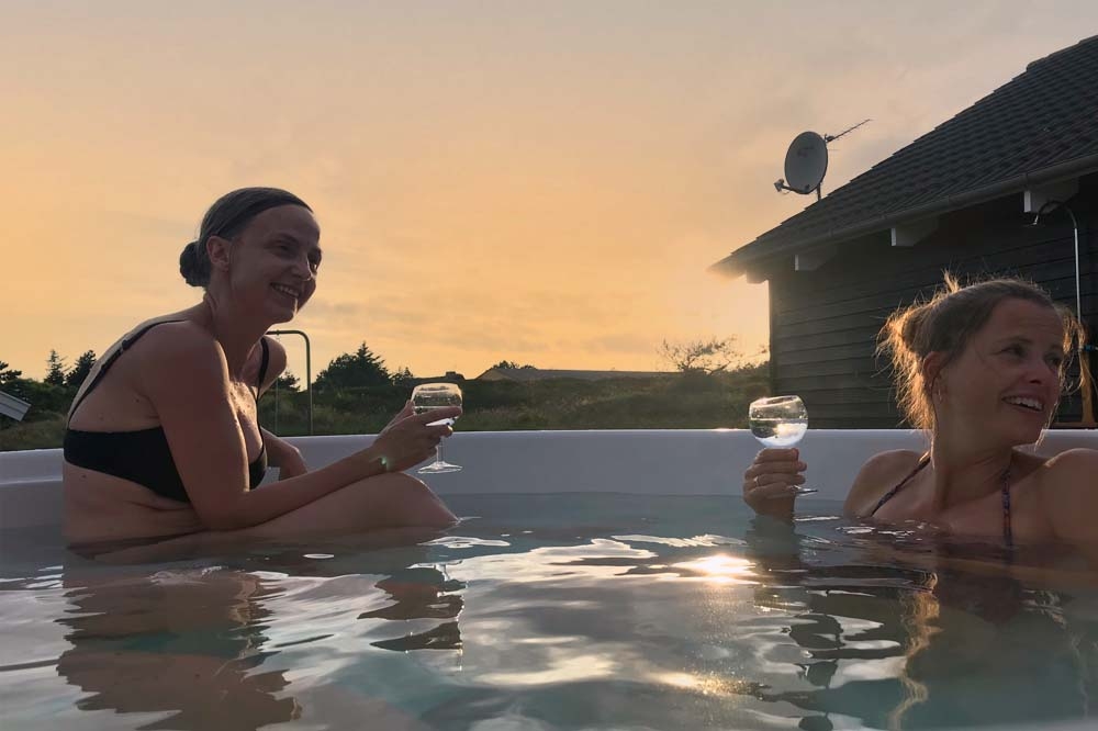 Ud over de mange timer, man kan bruge i husets pool-afdeling, så byder luksushus 168 også på mange udendørs aktiviteter