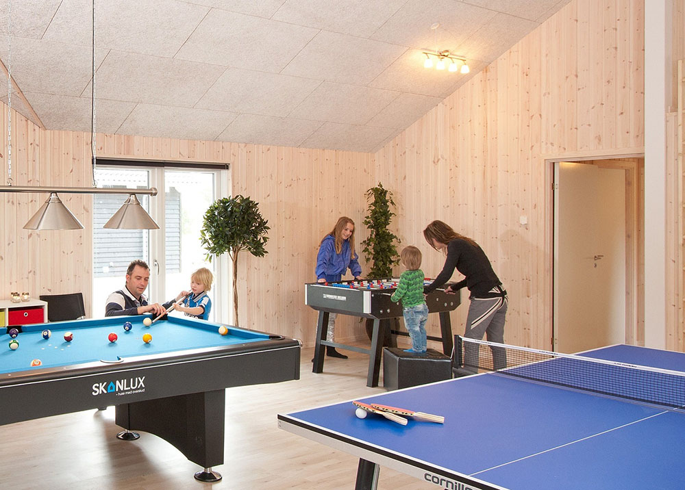 Der kan både dystes om æren eller opvasken i dart, bordtennis, pool/billard, fodboldspil eller Playstation 3