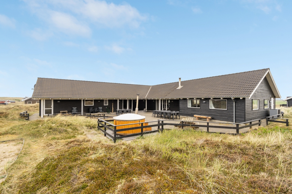 Dette skønne poolhus nr. 176 med plads til 24 personer ligger i Vestjylland