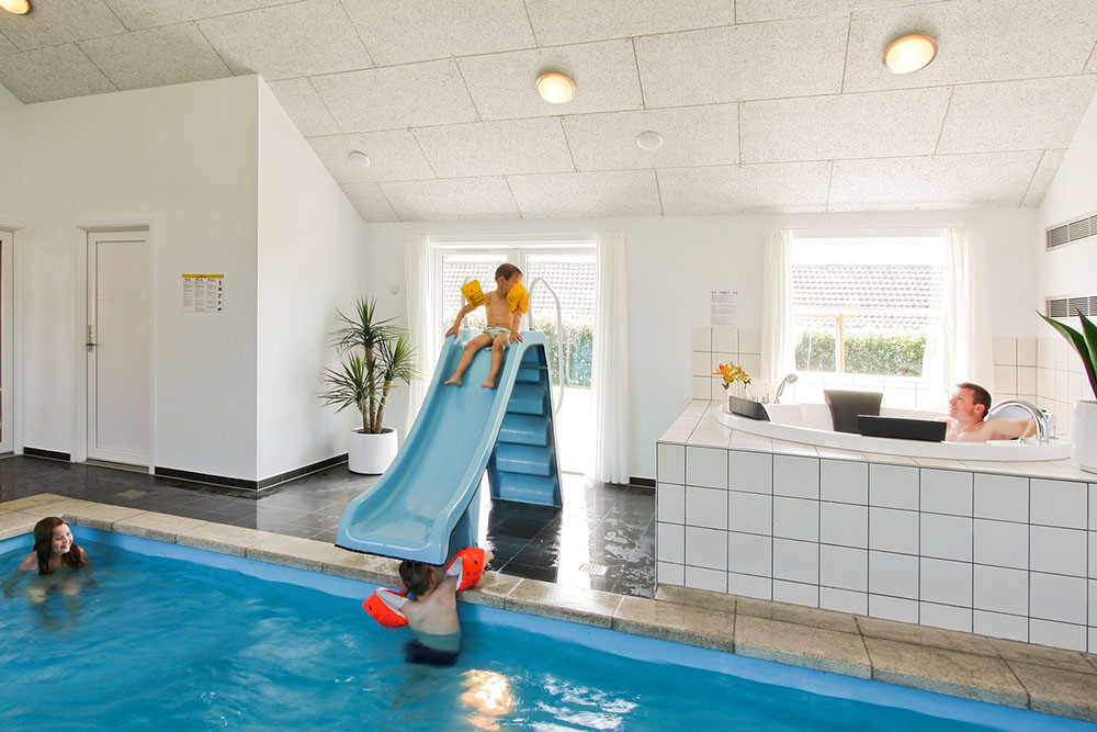Det indbyggede spa indbyder til afslapning og wellness
