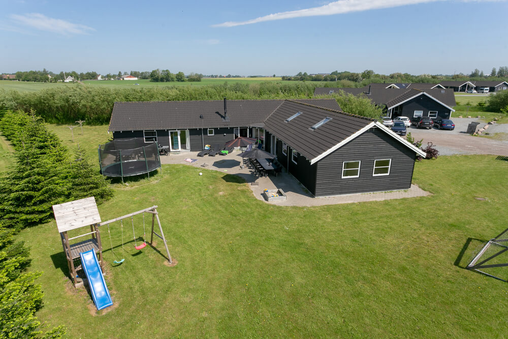 Flot sommerhus nr. 251 med god plads til op til 20 personer