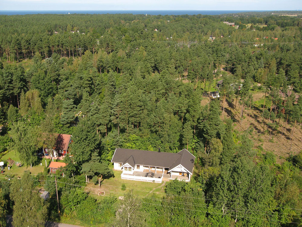 Med sine ialt 170 m2 danner dette hus, midt i den skønne Öland-natur, fantastiske rammer for en perfekt ferie