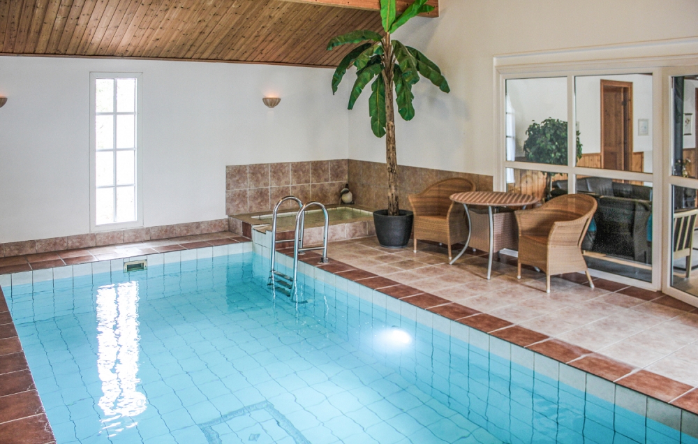 Den lækre pool i luksushuse nr. 126 til 12 personer