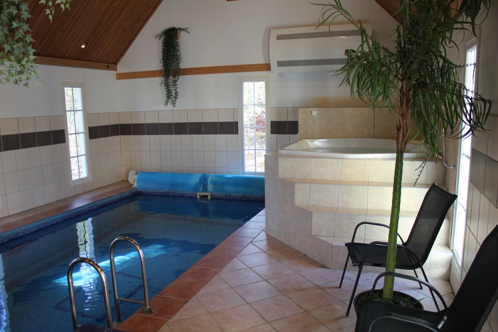 Huset store poolafdeling er et slaraffenland for vandhunde med pool, børnepool og spa