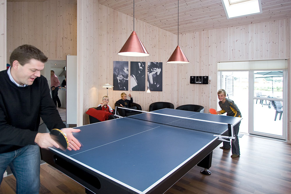 Aktivitetsrummet giver mulighed for at udfordre hinanden i billard, bordtennis og dart. Der er også mulighed for at tjekke mails, såfremt I selv medbringer en PC
