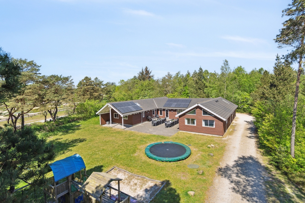 Dette skønne poolhus nr. 261 med plads til 24 personer ligger i Vestjylland