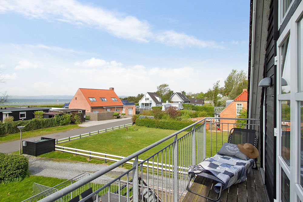 I Østjylland ligger dette fine poolhus nr. 148 med plads til 24 personer.