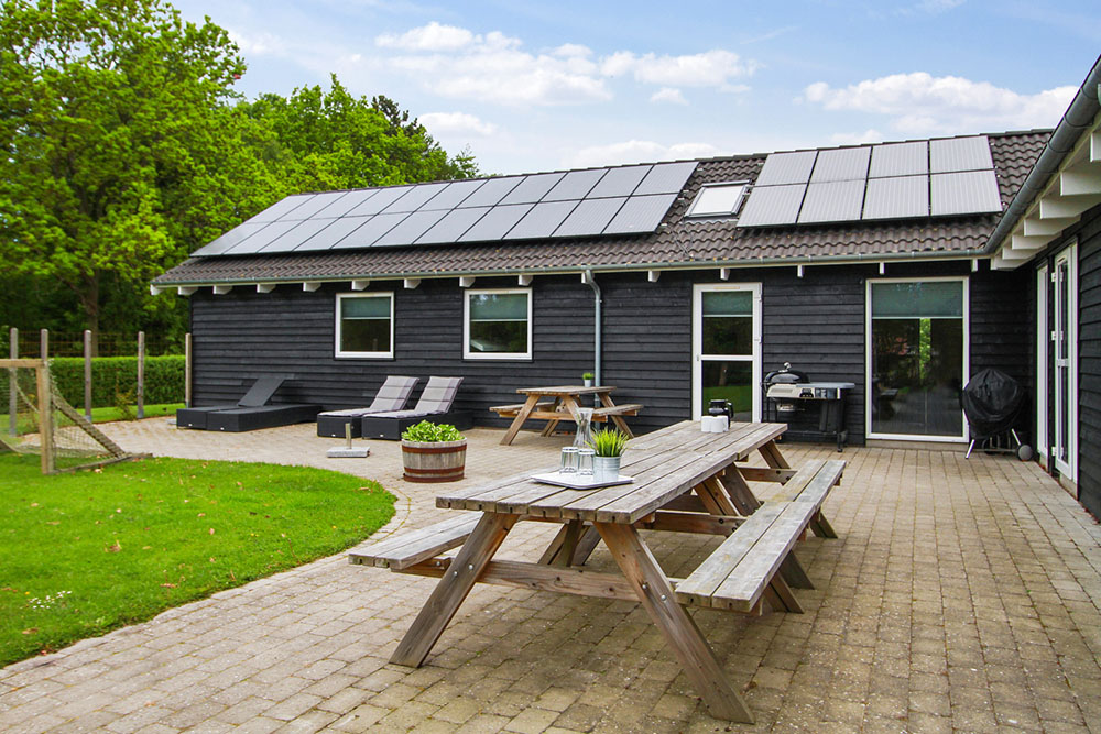 Nyd en grillaften på terrassen i luksushus nr. 223 i Østjylland