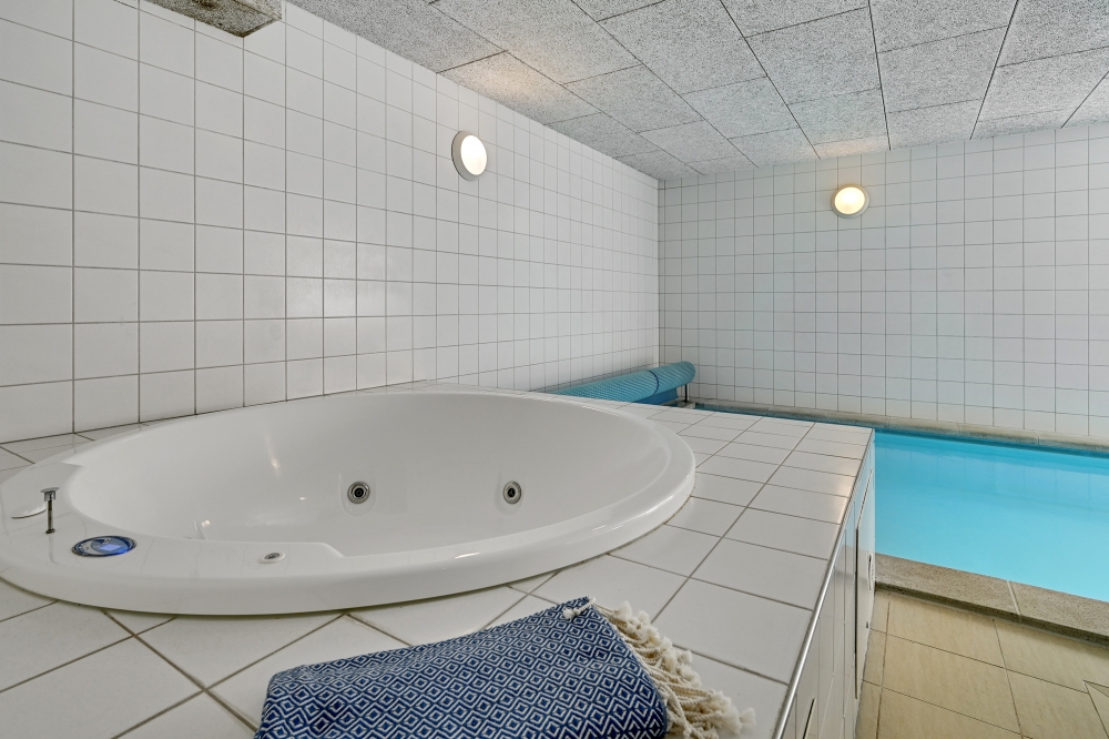 Nyd varmen i spaen i luksushus nr. 247 i Østjylland