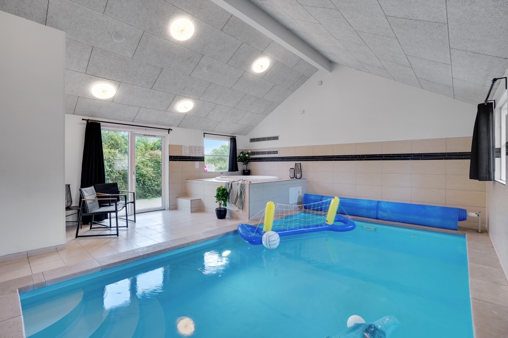 Den lækre pool i luksushuse nr. 277 til 16 personer