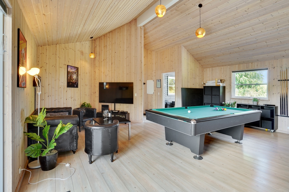 Ud over de mange timer, man kan bruge i husets pool-afdeling, så byder luksushus 277 også på billard/bordtennis og dart