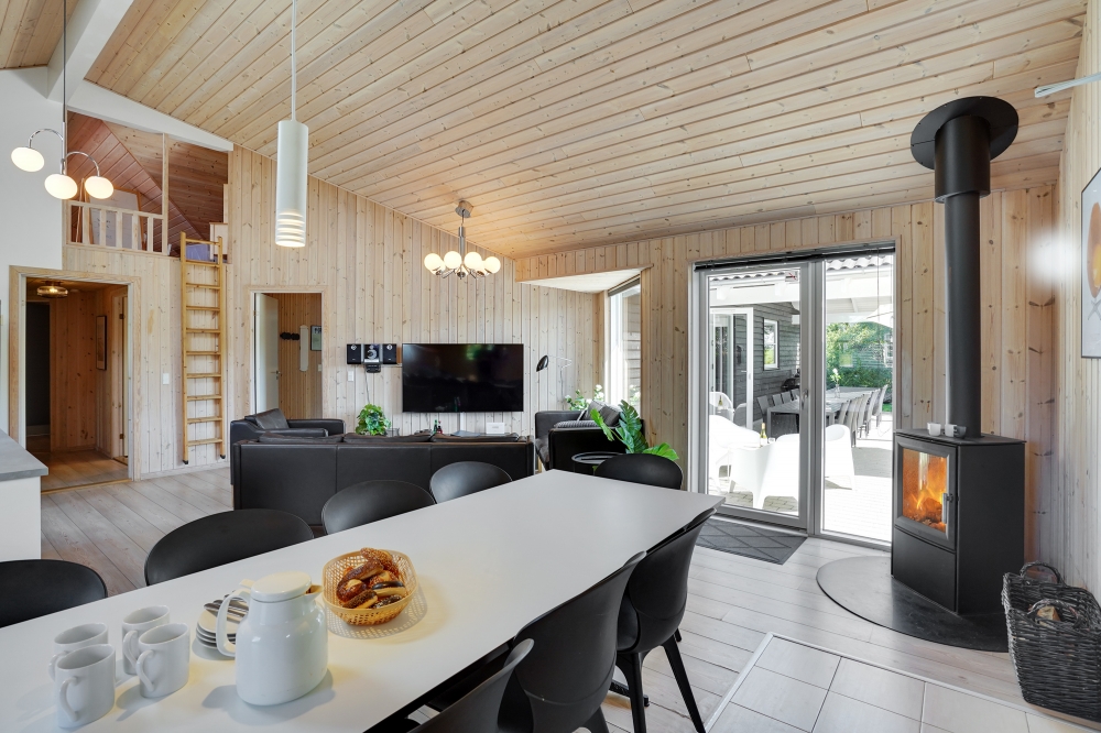 Opholdsrum med plads til 16 i luksushus nr. 277.